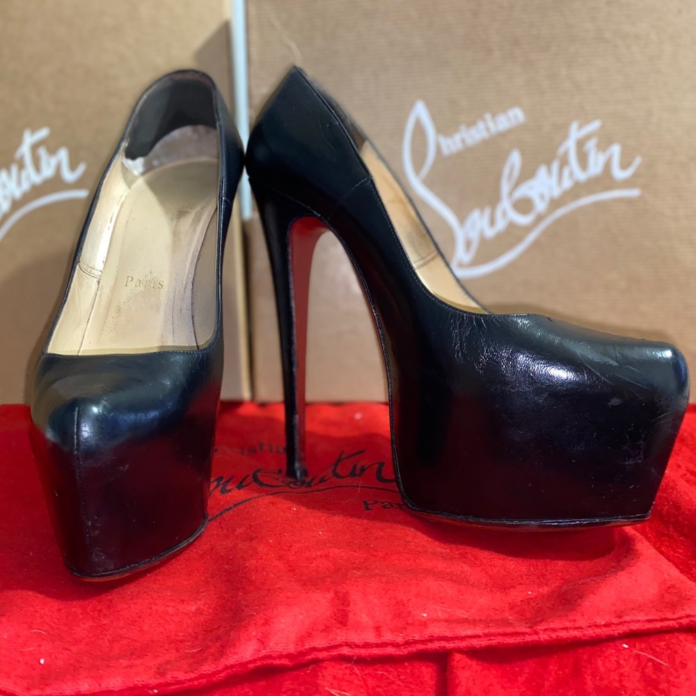 Black Daffodile Leather platform